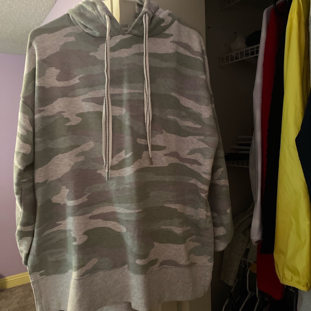 AERIE CAMO SWEATSHIRT